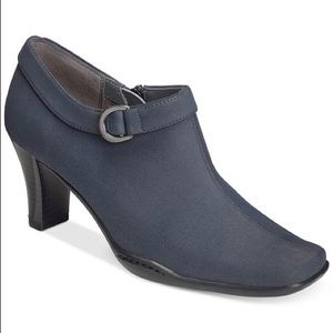 Aerosole Navy 9.5 Shootie